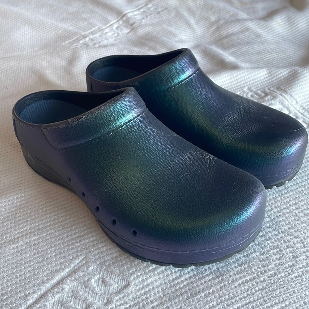 Kane Black Iridescent Molded Clogs